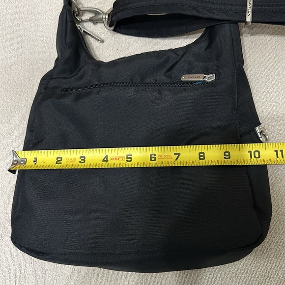 🛍️TRAVELON Black cross body bag with lots pockets and adjustable strap. - Picture 8 of 9